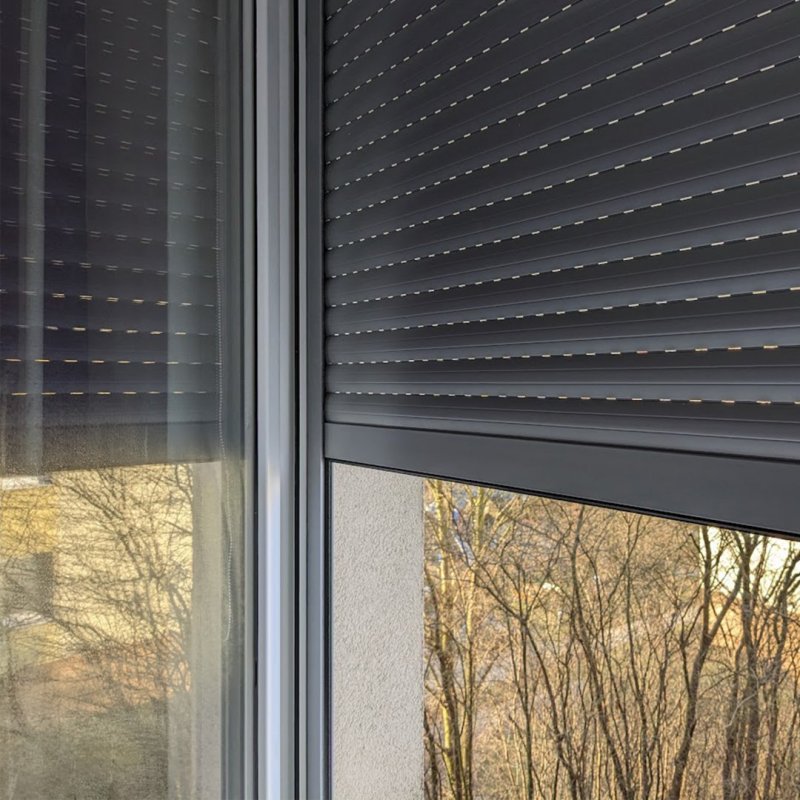 Vykašlete se na klimatizaci – venkovní rolety udrží doma příjemný chlad