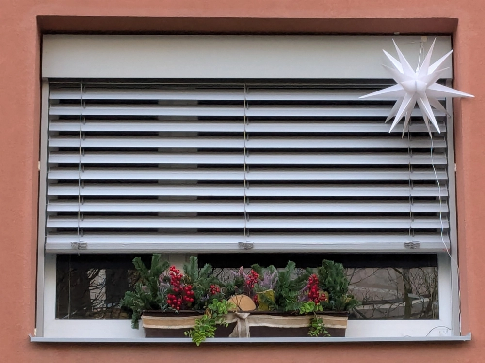 Venkovní žaluzie, lamela ve tvaru C